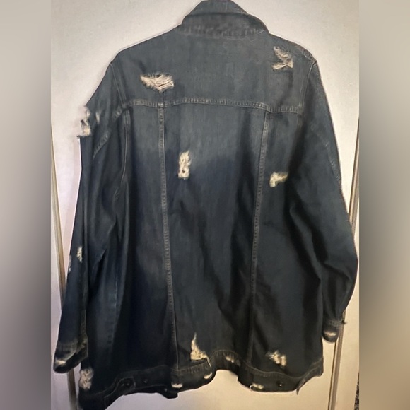 Adorable eBoyfriend Length Jean Jacket with Rip Accents & Pockets - Picture 7 of 8